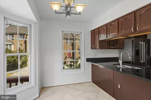 8017 Trevor Pl, Vienna, VA 22182 - Photo 5