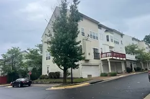 5451 Patuxent Knl Pl, Alexandria, VA 22312 - Photo 3