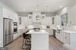 611 Gibson Dr SW, Vienna, VA 22180 - Photo 7