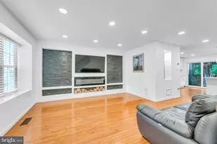 5809 Waterdale Ct, Centreville, VA 20121 - Photo 9