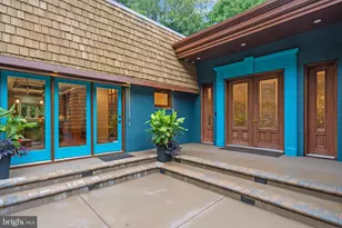 10916 Thimbleberry Ln, Great Falls, VA 22066 - Photo 9