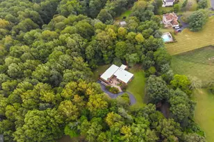 10916 Thimbleberry Ln, Great Falls, VA 22066 - Photo 3