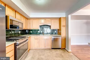 9220 Cardinal Forest Ln, Lorton, VA 22079 - Photo 11