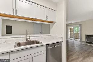 6925 Mary Caroline Cir, Alexandria, VA 22310 - Photo 13