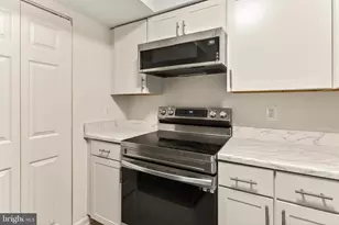 6925 Mary Caroline Cir, Alexandria, VA 22310 - Photo 17