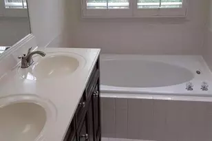 8108 Madrillon Springs Ln, Vienna, VA 22182 - Photo 5