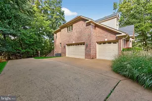 1354 Lewinsville Mews Ct, McLean, VA 22102 - Photo 35