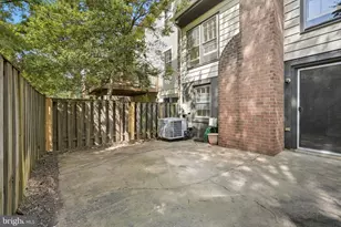 9611 Scotch Haven Dr, Vienna, VA 22181 - Photo 35