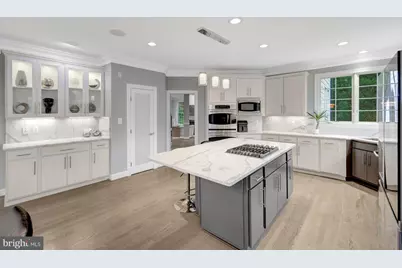 401 Walker Road, Great Falls, VA 22066 - Photo 17