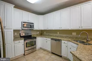 9404 Regency Crest Dr, Vienna, VA 22181 - Photo 11