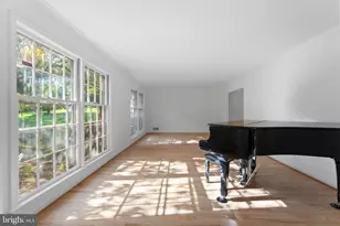 1560 Forest Villa Ln, McLean, VA 22101 - Photo 5