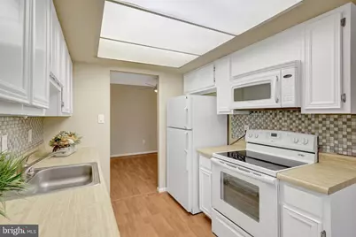 10208 Bushman Drive #422, Oakton, VA 22124 - Photo 9