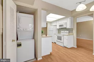 10208 Bushman Dr, Oakton, VA 22124 - Photo 11