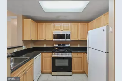 2726 Gallows Road #411, Vienna, VA 22180 - Photo 11