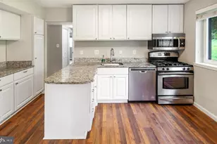 1661 Parkcrest Cir, Reston, VA 20190 - Photo 5