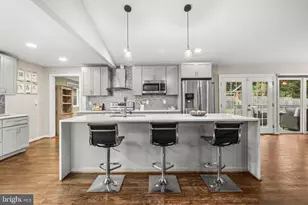 10402 Hollyoak Pl, Fairfax, VA 22032 - Photo 15