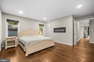 10402 Hollyoak Pl, Fairfax, VA 22032 - Photo 23