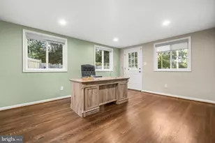 10402 Hollyoak Pl, Fairfax, VA 22032 - Photo 19