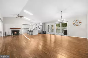 10402 Hollyoak Pl, Fairfax, VA 22032 - Photo 11