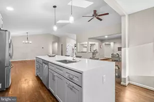 10402 Hollyoak Pl, Fairfax, VA 22032 - Photo 17