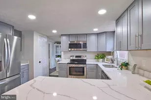 13032 Monterey Estates Dr, Herndon, VA 20171 - Photo 3