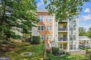 4131 Fountainside Ln, Fairfax, VA 22030 - Photo 5