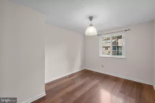 6832 Heatherway Ct, Alexandria, VA 22315 - Photo 7