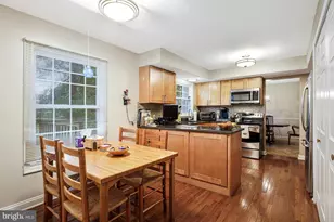 10848 Burr Oak Way, Burke, VA 22015 - Photo 9