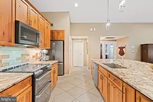 9706 Beach Mill Rd, Great Falls, VA 22066 - Photo 7