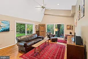 9706 Beach Mill Rd, Great Falls, VA 22066 - Photo 11