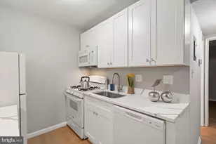 4367 Americana Dr, Annandale, VA 22003 - Photo 5