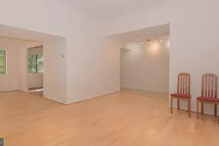 1665 Parkcrest Cir, Reston, VA 20190 - Photo 5