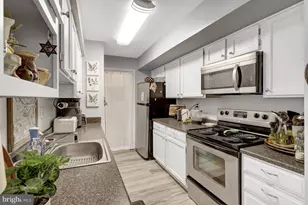 10205 Ashbrooke Ct, Oakton, VA 22124 - Photo 13