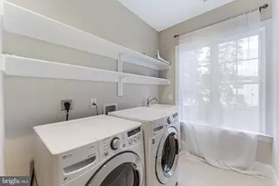 829 Golden Arrow St, Great Falls, VA 22066 - Photo 59