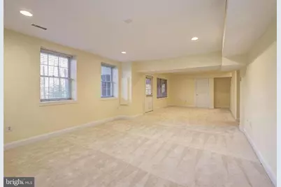 2082 Hunters Crest Way, Vienna, VA 22181 - Photo 25