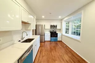 8219 Doctor Craik Ct, Alexandria, VA 22306 - Photo 3