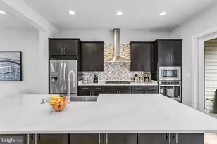 12307 W Oaks Dr, Fairfax, VA 22030 - Photo 3