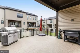 12307 W Oaks Dr, Fairfax, VA 22030 - Photo 11