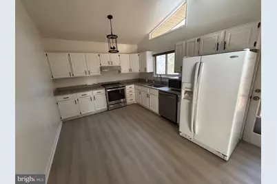 7826 Glenister Drive, Springfield, VA 22152 - Photo 3