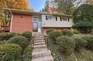 7826 Glenister Dr, Springfield, VA 22152 - Photo 5