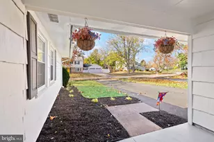 13116 Penndale Ln, Fairfax, VA 22033 - Photo 3