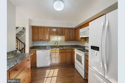 8027 Tyson Oaks Circle, Vienna, VA 22182 - Photo 9