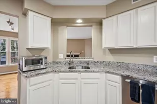 8047 Sky Blue Dr, Alexandria, VA 22315 - Photo 9