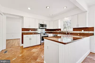 2724 Berryland Drive, Oakton, VA 22124 - Photo 9