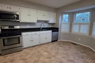 4281 Sleepy Lake Dr, Fairfax, VA 22033 - Photo 3