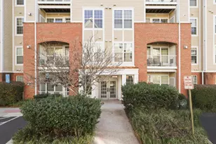 2711 Bellforest Ct, Vienna, VA 22180 - Photo 3