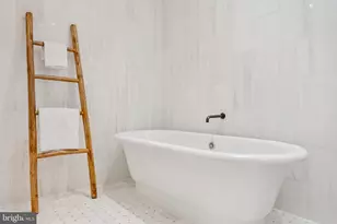 11000 Oakton Woods Way, Oakton, VA 22124 - Photo 57