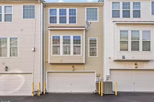 5096 Village Fountain Pl, Centreville, VA 20120 - Photo 3