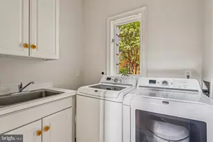 3010 Westhurst Ct, Oakton, VA 22124 - Photo 27