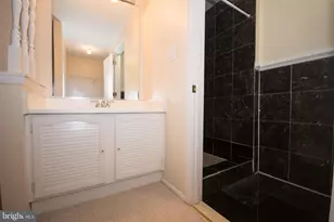 7993 Tyson Oaks Cir, Vienna, VA 22182 - Photo 11